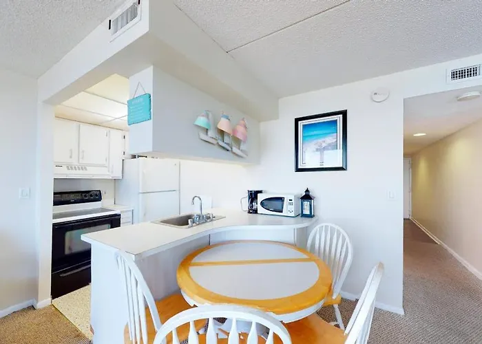 Incredible Beachfront With Balcony Washer & Dryer Pools & Gym Holiday home