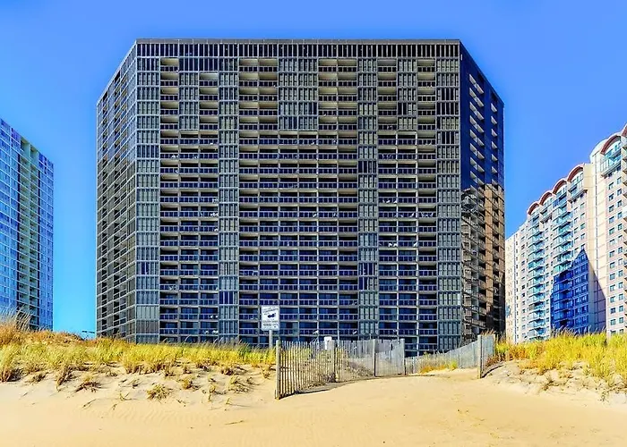 Incredible Beachfront With Balcony Washer & Dryer Pools & Gym Holiday home